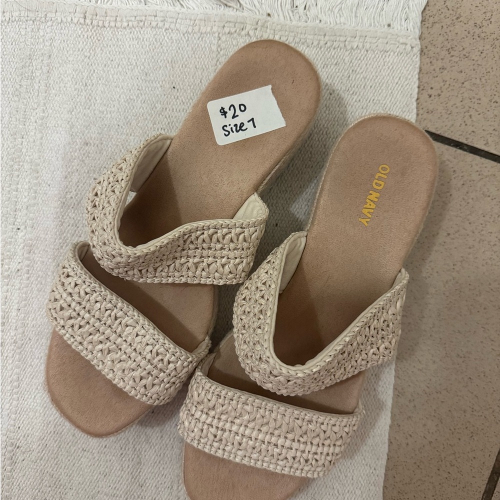 Old Navy Women's Tan Woven Sandals